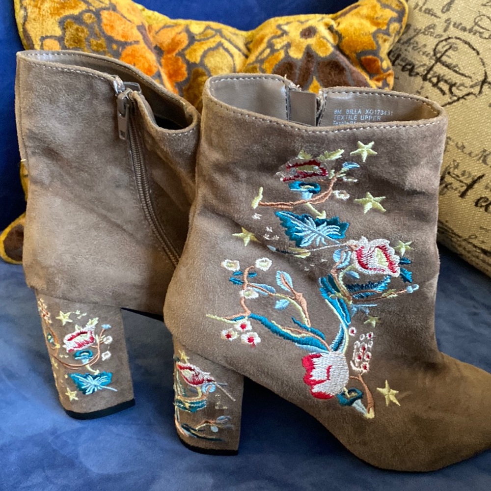 Never been worn. 2 and 1/2 inch heel. Suede like material. Very soft.